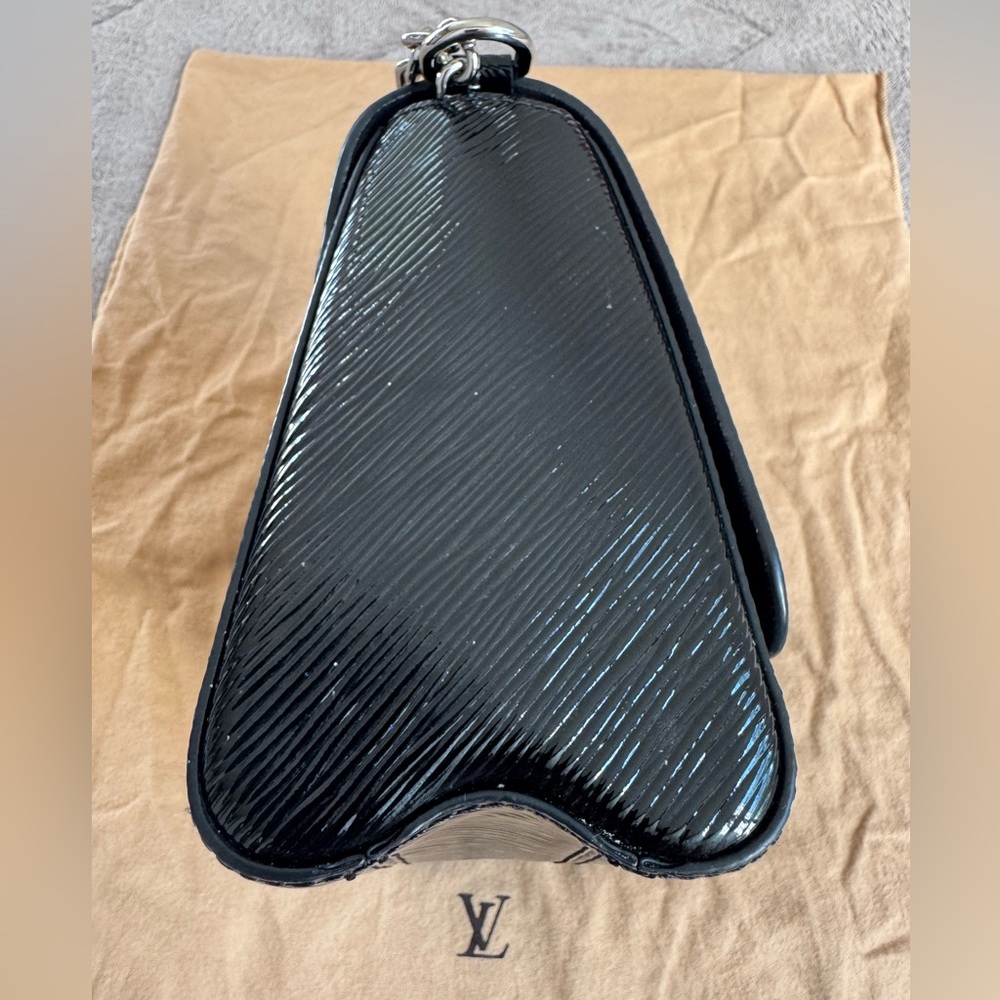 š„Louis Vuitton Limited Edition Twist Electric Epi MM Bagš„ - Picture 8 of 16